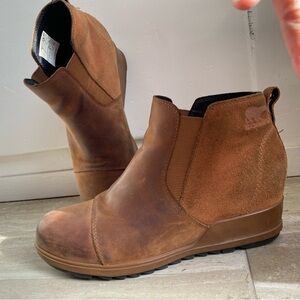 SOREL Evie II Wedge Chelsea Boot Waterproof Distressed Leather 3” Hidden Heel 10